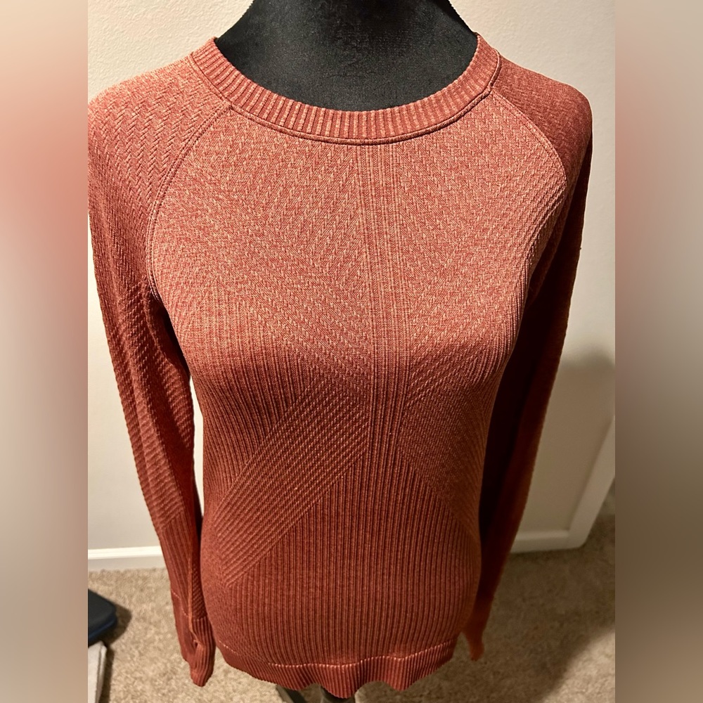 Lululemon restless pullover size 8 EUC Like New!!